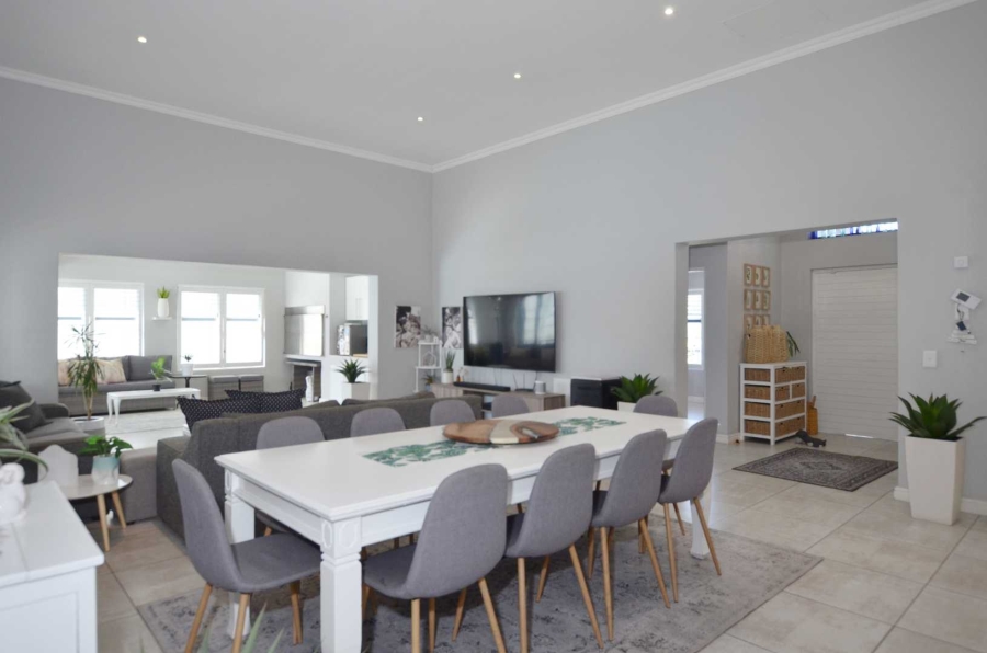 5 Bedroom Property for Sale in Parklands North Western Cape